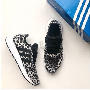 [ nib ] adidas Swift Run Sneakers